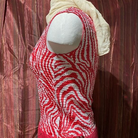 Red and white Plisse blouse size medium - Picture 3 of 5